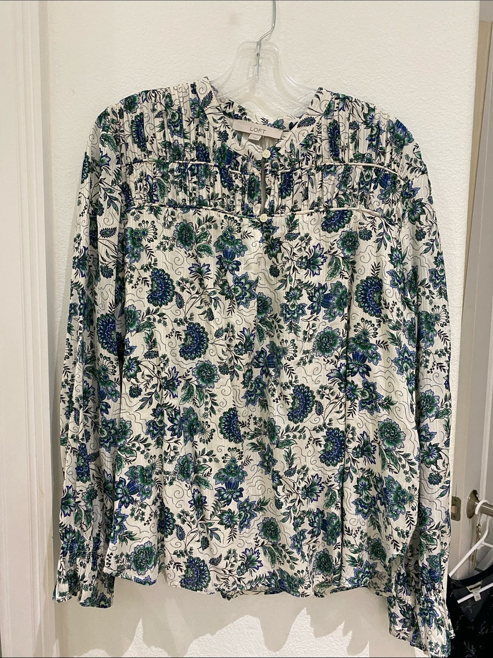 LOFT Garden Shirred Yoke Blouse - Irish Cream Style 607492 -  Size L - Like New